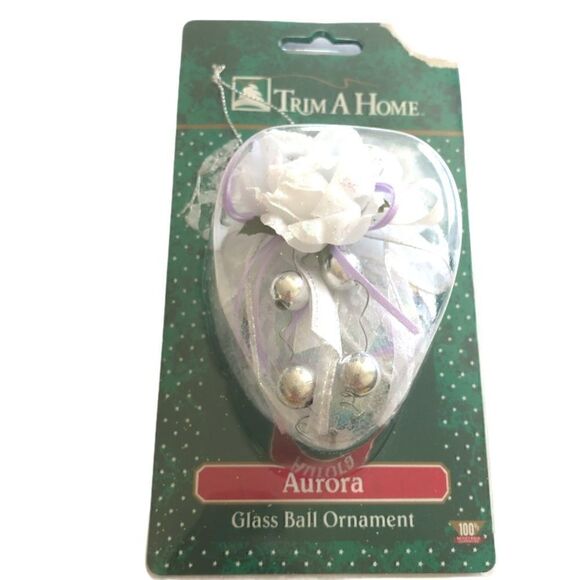 3/$15 or 5/$20 New in box Trim a home aurora glass ball ornament - Picture 1 of 2